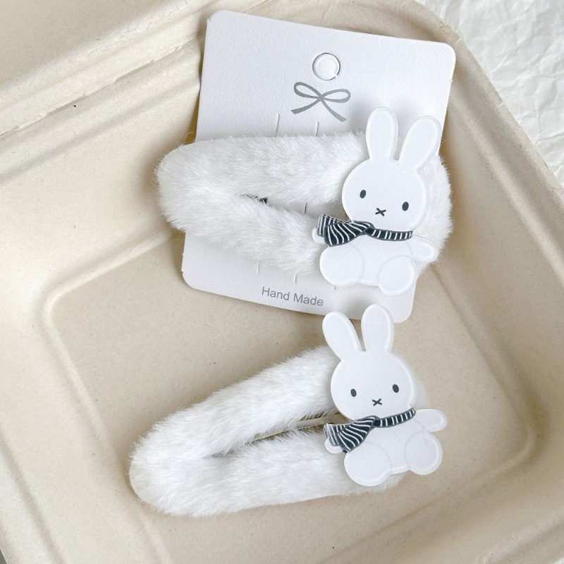 Lichtgroene klip met een vierb - Hair Bundles recensie en prijs